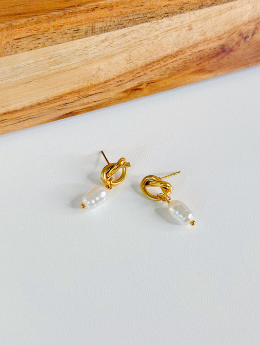 Pearl Drop Earring